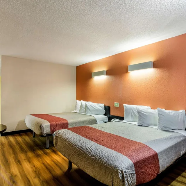 غرفة بسريرين كوين للمدخنين، Motel6 Libertyville, IL 5/10