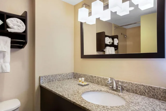 غرفة بسريرين كوين بإطلالة على المدينة، La Quinta Inn & Suites by Wyndham Springfield MA 2/2