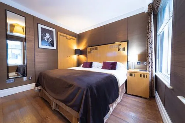 Compact, King Bed، Karma Sanctum Soho London 2/10