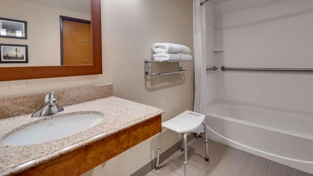 جناح بسرير كوين لذوي الإعاقة، Best Western Plus Surprise-Phoenix NW 7/9