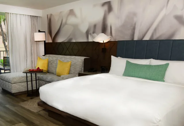 غرفة بسرير كينج بإطلالة على الحديقة مع أريكة، Royal Sonesta Kaua'i Resort Lihue 1/3