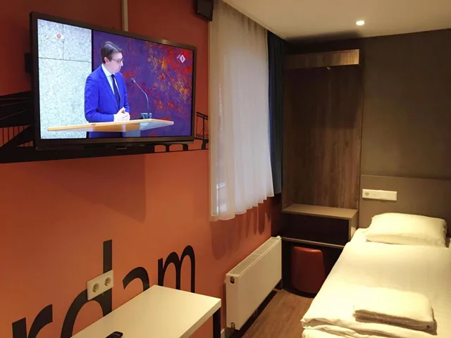 غرفة بسريرين منفصلين بحمام خاص، Hotel Old Nickel 5/7