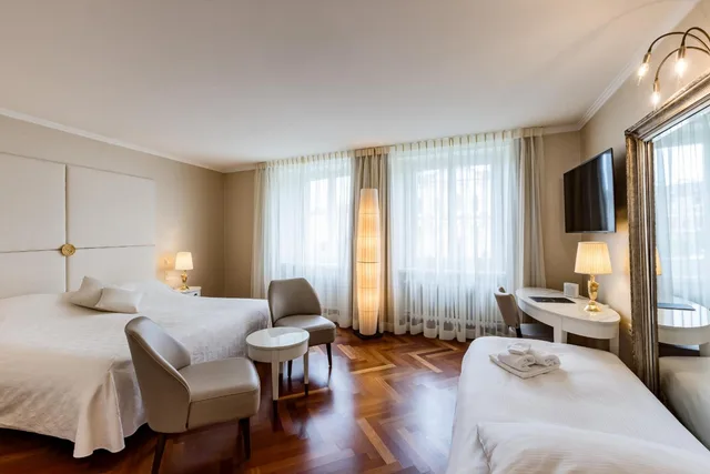 غرفة ثلاثية بسرير فردي بإطلالة على النهر، Hotel des Balances 1/8