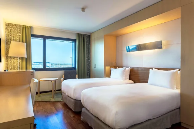 غرفة بسريرين منفصلين، Hilton Helsinki Airport 7/8