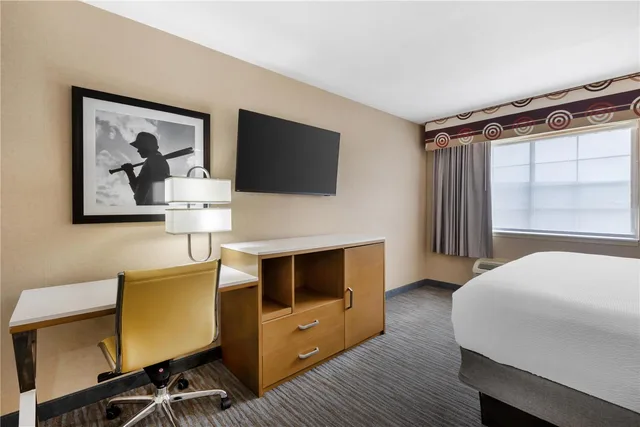 Room, King Bed, Accessible, Best Western Cooperstown Inn & Suites 5/7