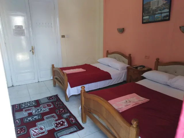 Room, Twin Beds, New Palace Hostel 3/6