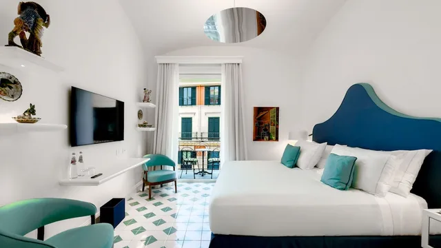 غرفة سوبيريور بسريرين منفصلين بإطلالة جزئية على البحر، Grand Hotel Europa Palace 7/10