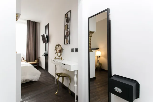 Brown, Apartment, Double Bed, Sofa، APARTHOTEL DEI MERCANTI 3/5