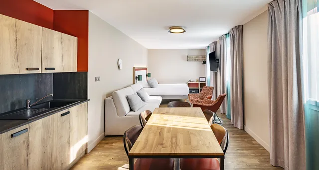 شقة عائلية مفردة بسرير كوين مع أريكة بمطبخ صغير، Best Western Hotel Coeur de Maurienne 2/3