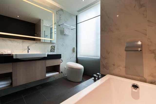 جناح تنفيذي، Hotel East 5/7