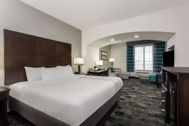 Deluxe, Suite, King Bed, La Quinta Inn & Suites by Wyndham Columbus - Edinburgh 2/9