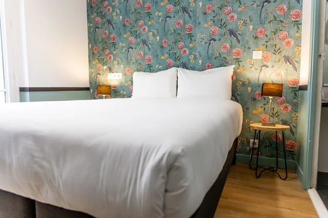 Room, Double Bed, Small, Vintage Paris Gare du Nord 9/10