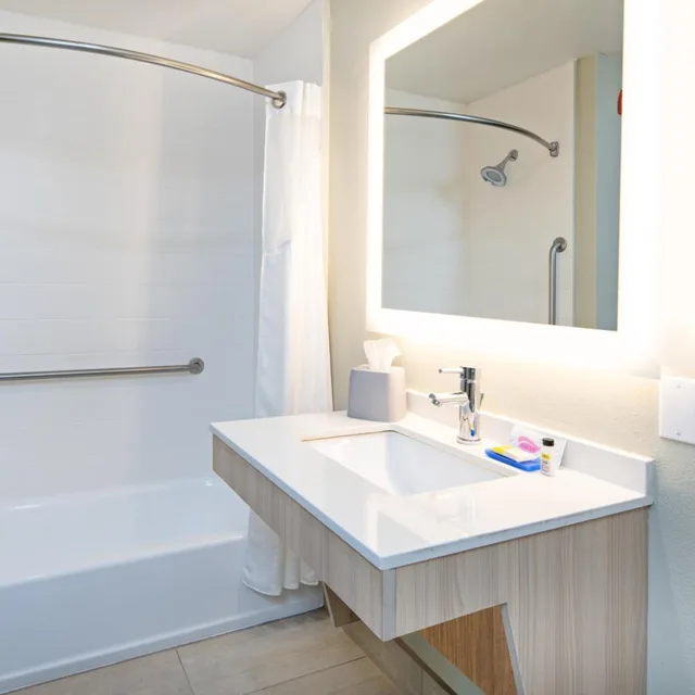 جناح بسريرين كوين مع أريكة، Holiday Inn Express Watsonville 3/4
