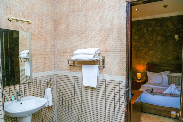 غرفة تنفيذية بسرير كوين، Midindi Hotel 4/4