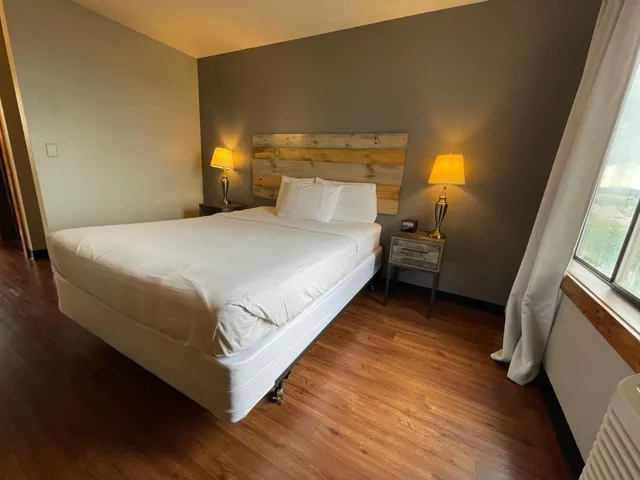 غرفة اقتصادية بسرير كوين، Sunnyside Inn & Suites 7/10