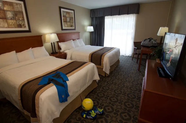 غرفة قياسية بسريرين مزدوجين بشرفة، Best Western Brantford Hotel Conference Centre 4/9