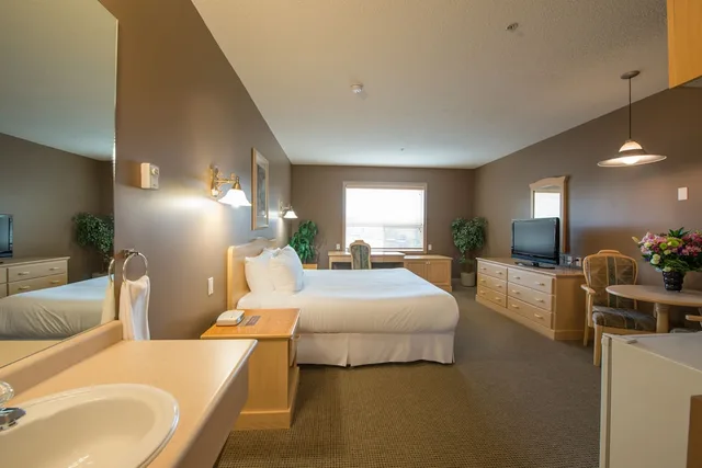 غرفة تنفيذية بسرير كينج، Podollan Inn Fort McMurray 5/7