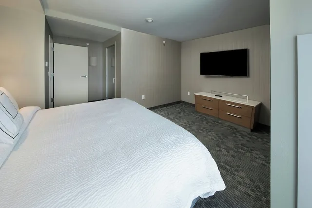 غرفة بسرير كينج مع أريكة لذوي الإعاقة، Hotel Courtyard By Marriott Russellville 3/4