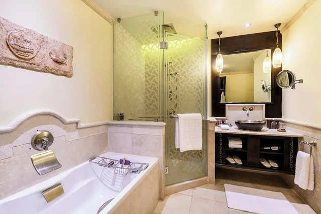 غرفة ديلوكس بسريرين منفصلين بإطلالة على المسبح، Sharq Village & Spa, a Ritz-Carlton Hotel 5/5