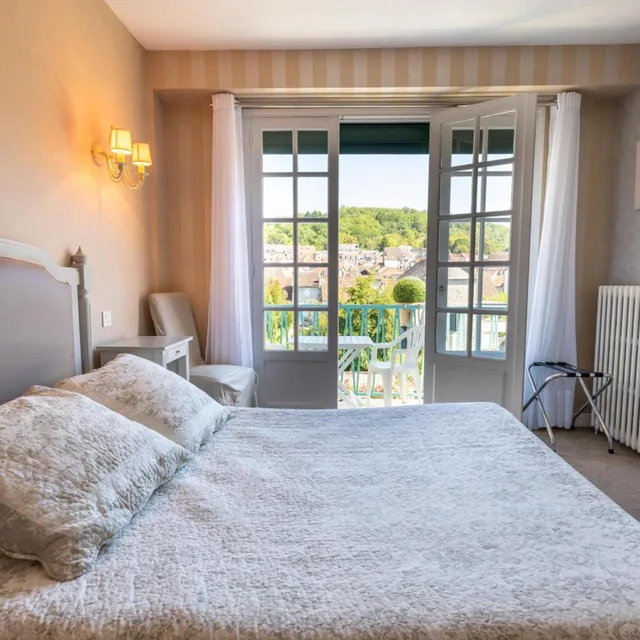 غرفة بسرير مزدوج بشرفة، Hotel Le Quercy Souillac 6/6