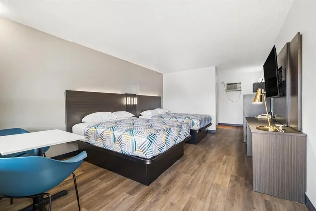 غرفة بسريرين كوين، Motel6 Bend, OR 2/6