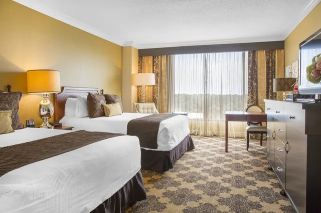غرفة سيغنتشر بريميير بسريرين كوين بإطلالة على المدينة، Omni Houston Hotel 3/10