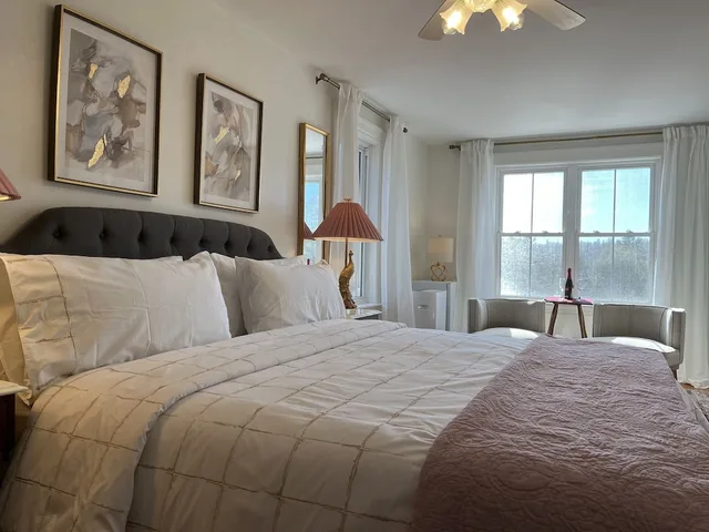 غرفة شهر العسل ديلوكس بسرير كينج بإطلالة على البحر، Surfside Inn 1/7