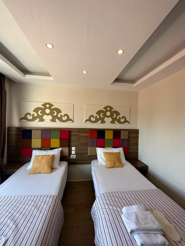 Room, Twin Beds, Twenty Hotel 1/10