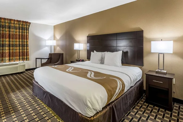غرفة بسرير كينج، Quality Inn Tupelo Central 2/4