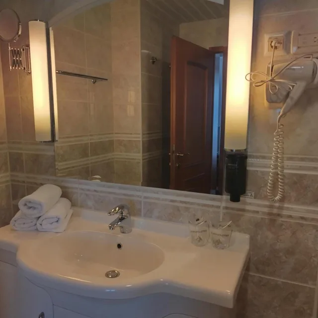 جناح تنفيذي، Metropol Hotel 4/5