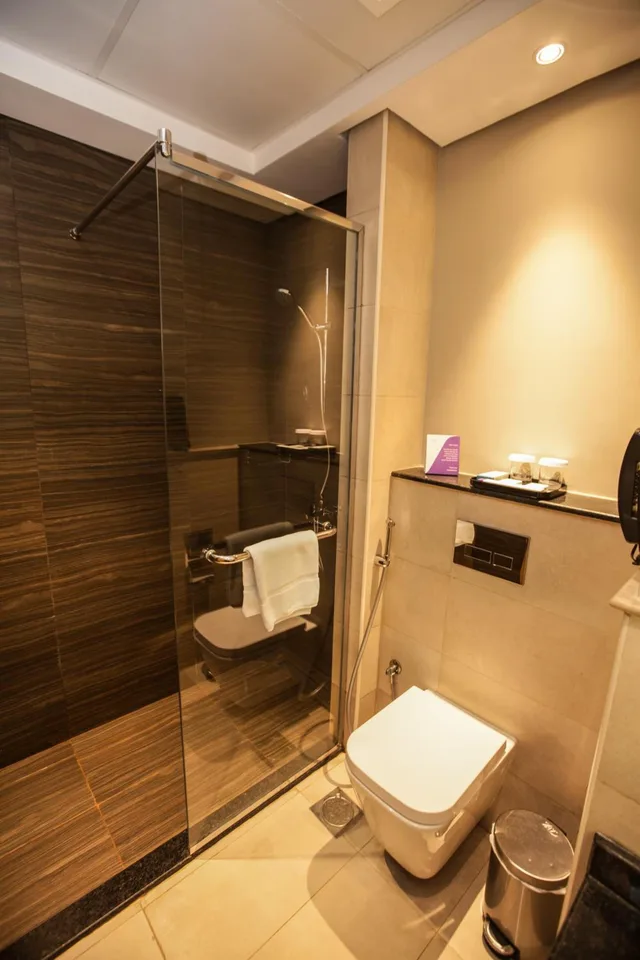 Superior, King Bed, Flora Inn Dubai 4/5