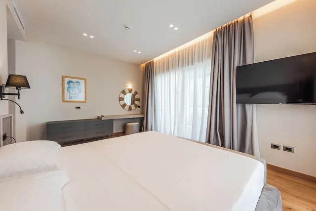 Deluxe, Suite, King Bed, Sea View, Sofa, Aragosta Hotel 1/5