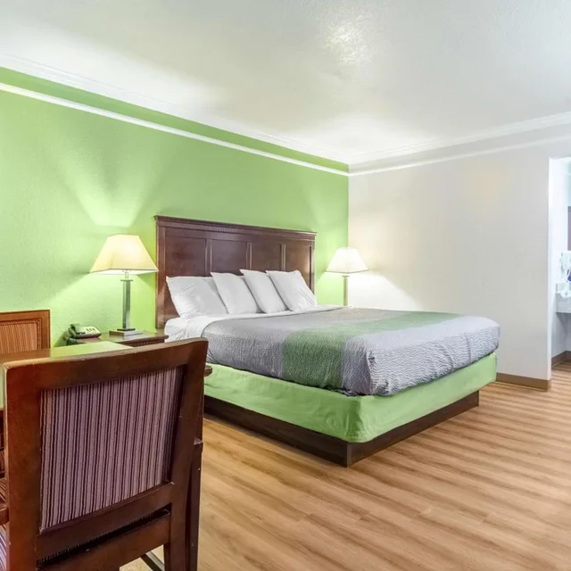 غرفة بسرير كينج لذوي الإعاقة، Motel6 Kingsburg, CA 5/10