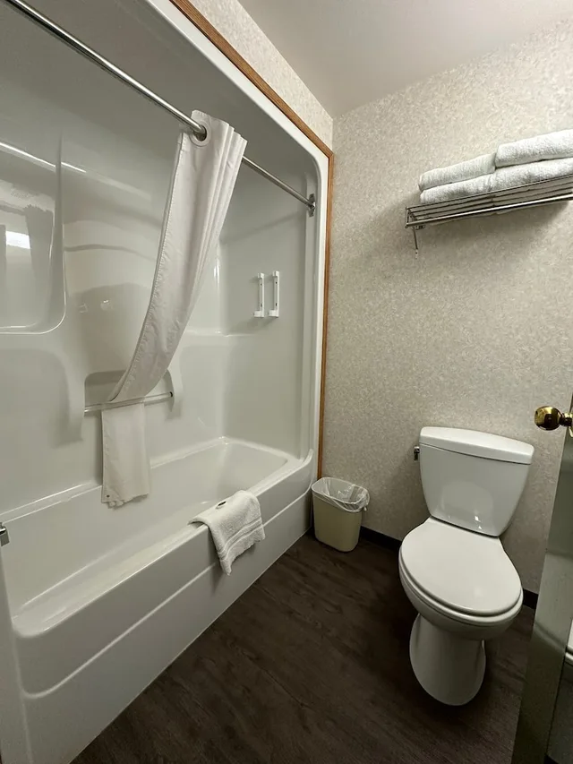 غرفة بسريرين كوين، Coast Fort St John Hotel 8/9