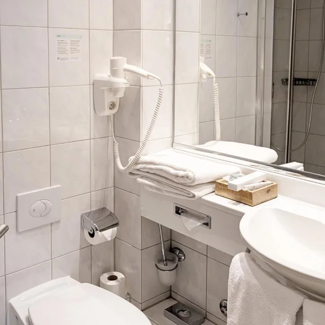غرفة قياسية بسرير كينج وسرير كوين، Select Hotel Tiefenthal 6/7