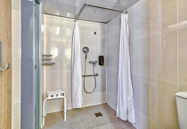 غرفة بسرير مزدوج لذوي الإعاقة، B&B Hotel Clermont Ferrand Le Brezet Aeroport 3/3