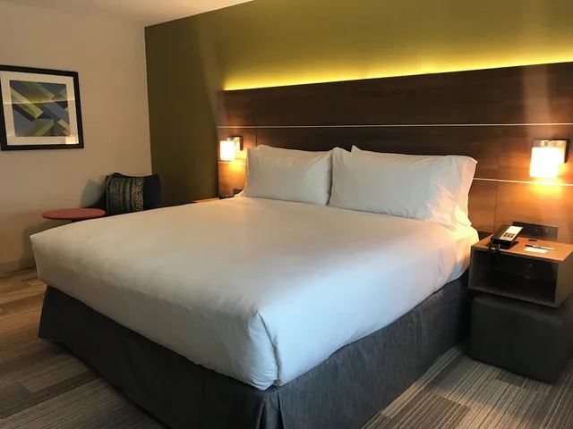 غرفة قياسية بسرير كينج لذوي الإعاقة، Holiday Inn Express Hotel Suites Pasadena Colorado Boulevard 2/6