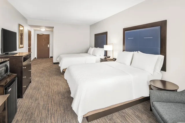 Standard, 2 Queen Beds, Accessible, Holiday Inn Express Hotel And Suites Wilmington Newark 3/6