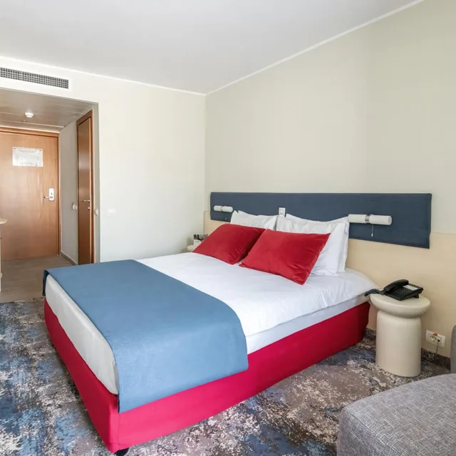 Room, Double Bed, Jumeira Building، Zenith Hotel - Conference And Spa - Mamaia Resort 2/8