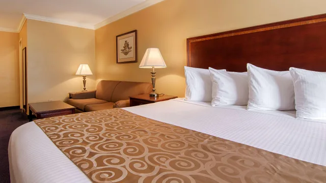 جناح بسرير كينج، Best Western Forest Inn 3/5