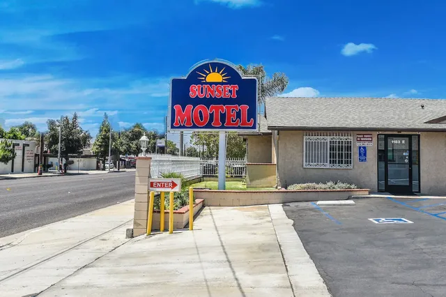 Sunset Motel، بومونا 1/26