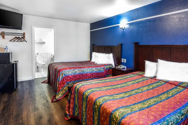 Sunset Motel، بومونا 8/26