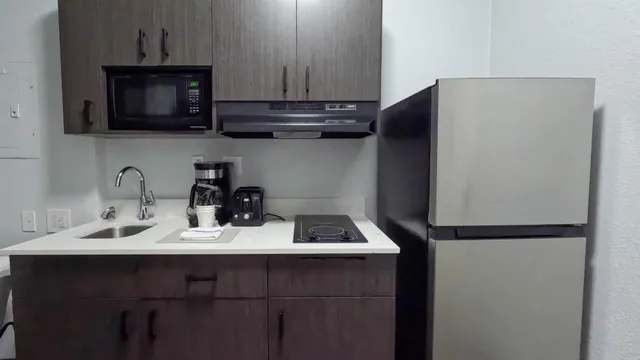 2 Full Beds Mobility Accessible Tub Ktchn، Studio6 Brownsville, TX 2/7