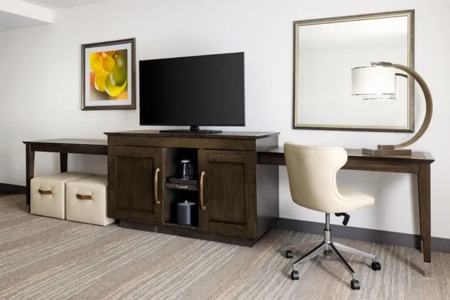 غرفة بسرير كينج، Hampton Inn & Suites Napa 12/14