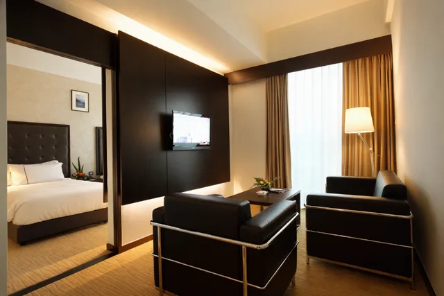 Deluxe Suites، Symphony Suites Hotel 2/4