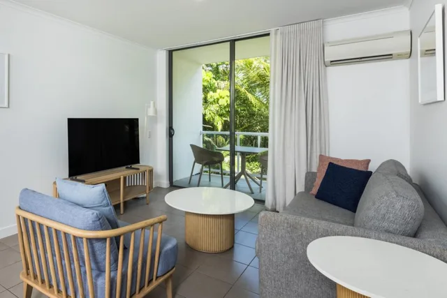 Oaks Cairns Hotel، كيرنز، كوينزلاند 12/93