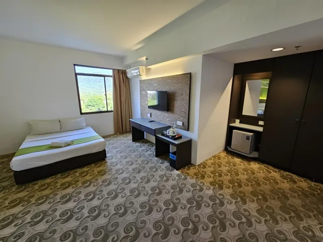 Family Room (1 Queen + 1 King Bed)، De Greenish Village Langkawi 3/12