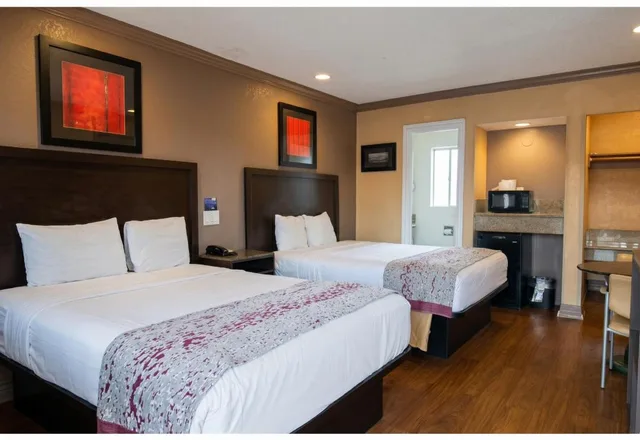 غرفة بسرير كوين لذوي الإعاقة، Om Park Inn and Suites El Cajon near San Diego 4/26