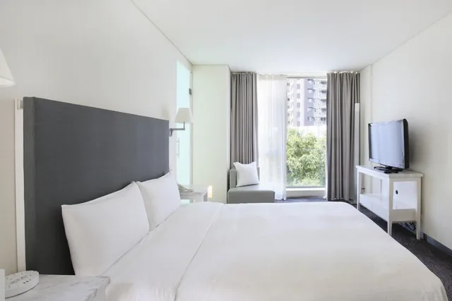 Deluxe Room with City View, Ambience Hotel 2/15
