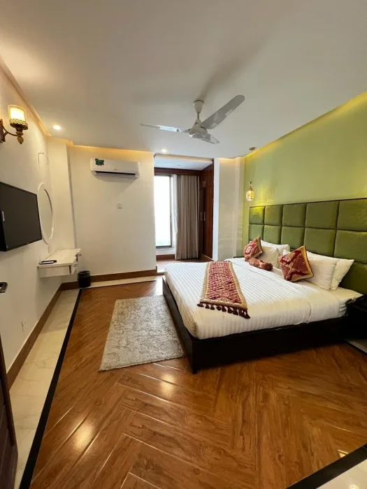 جناح جونيور عائلي، Hotel One Swat 1/1